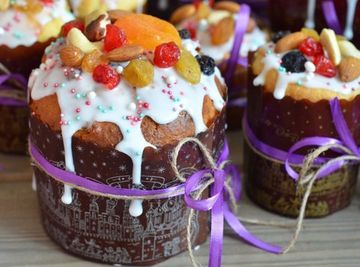 Кулич с сухофруктами