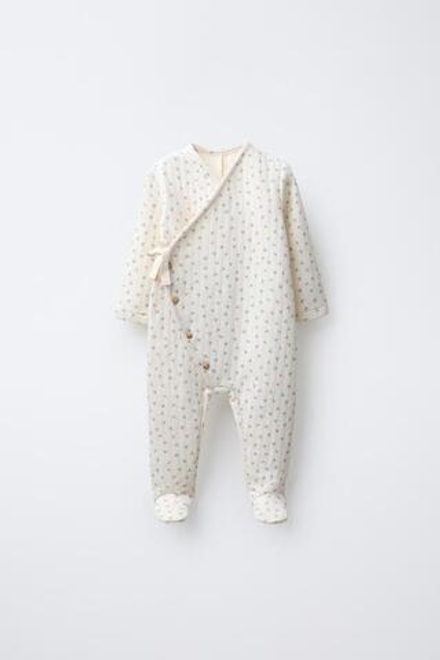 ZARA СТЕГАНЫЙ КОМБИНЕЗОН С ЦВЕТОЧНЫМ ПРИНТОМ, ЭКРЮ