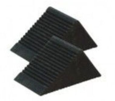 Башмак противооткатный резиновый (длина - 130мм, ширина - 80мм, высота - 65мм), к-т 2шт RockForce##Rock FORCE RF-TRF3301