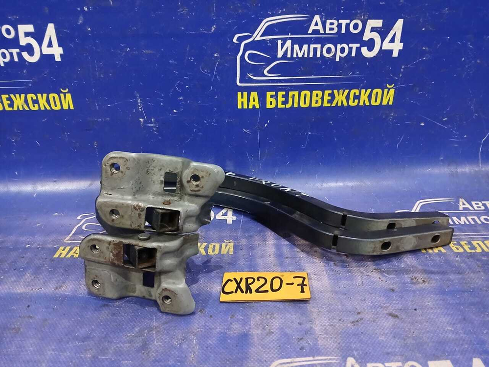 Петля капота правая TOYOTA ESTIMA 1995