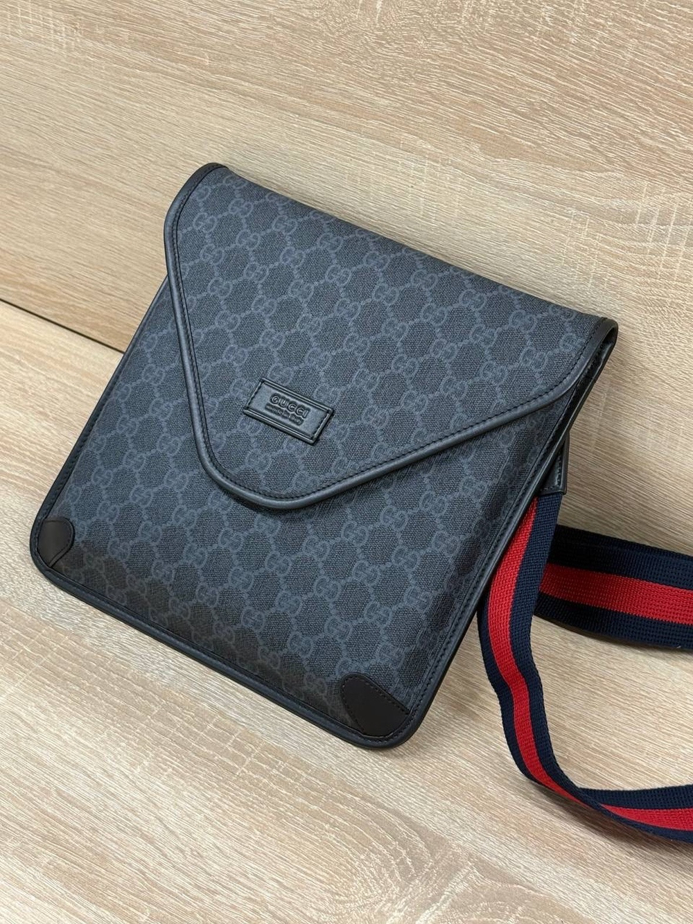 Мессенджер-Сумка через плечо Gucci