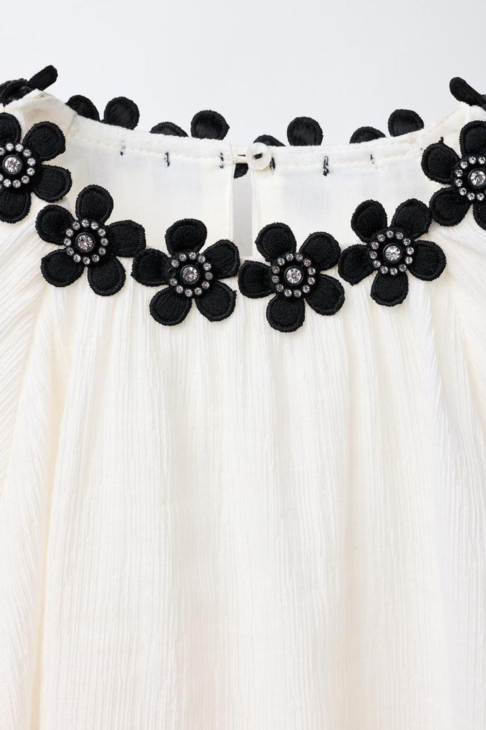 ZARA ЛЕГКОЕ ПЛАТЬЕ С ЦВЕТОЧНЫМ УКРАШЕНИЕМ, ЭКРЮ