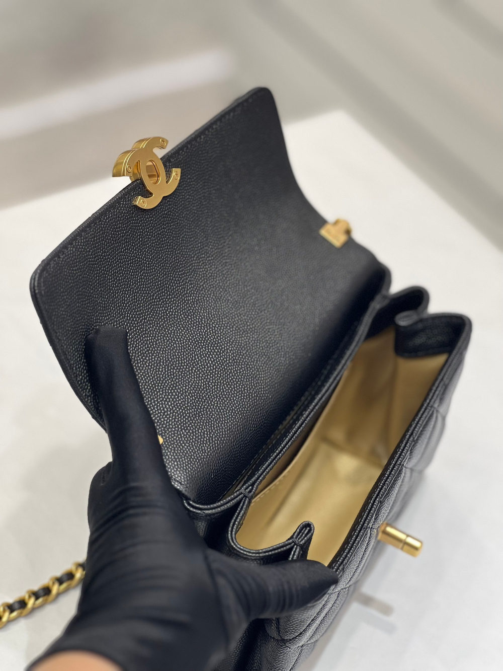Chanel Carry Me 19 cm