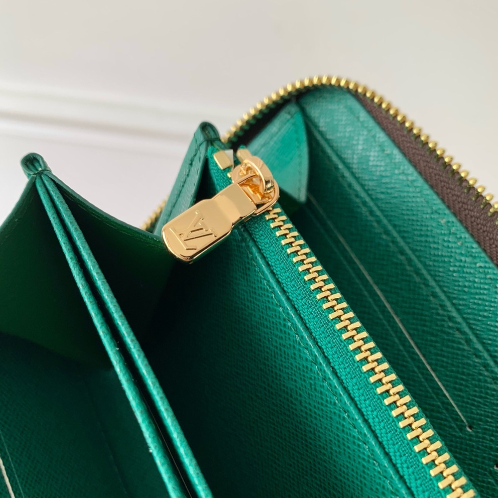 Louis Vuitton Zippy Wallet