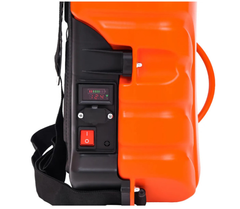 Опрыскиватель аккумуляторный ЖУК Электро Классик 12 литров / Электроопрыскиватель / Садовый / Электрический / Ранцевый