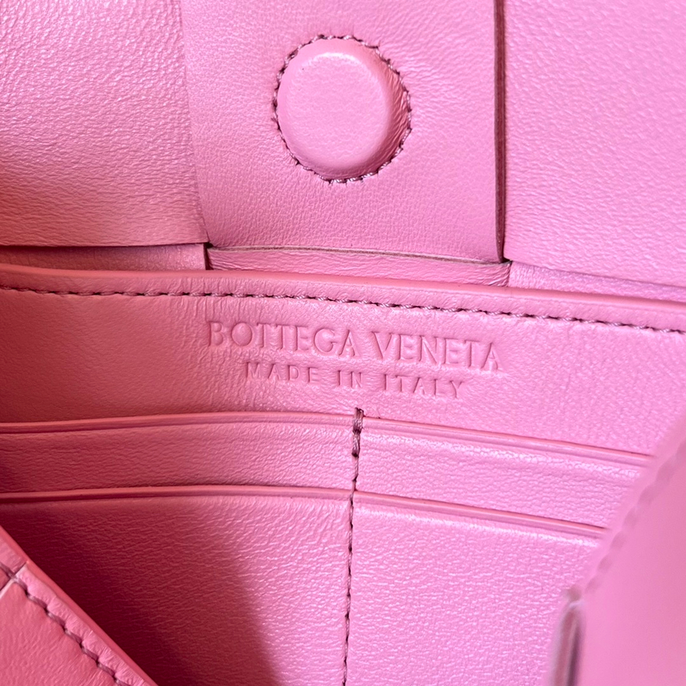 Bottega Veneta Cassette Pouch On Strap 22 cm