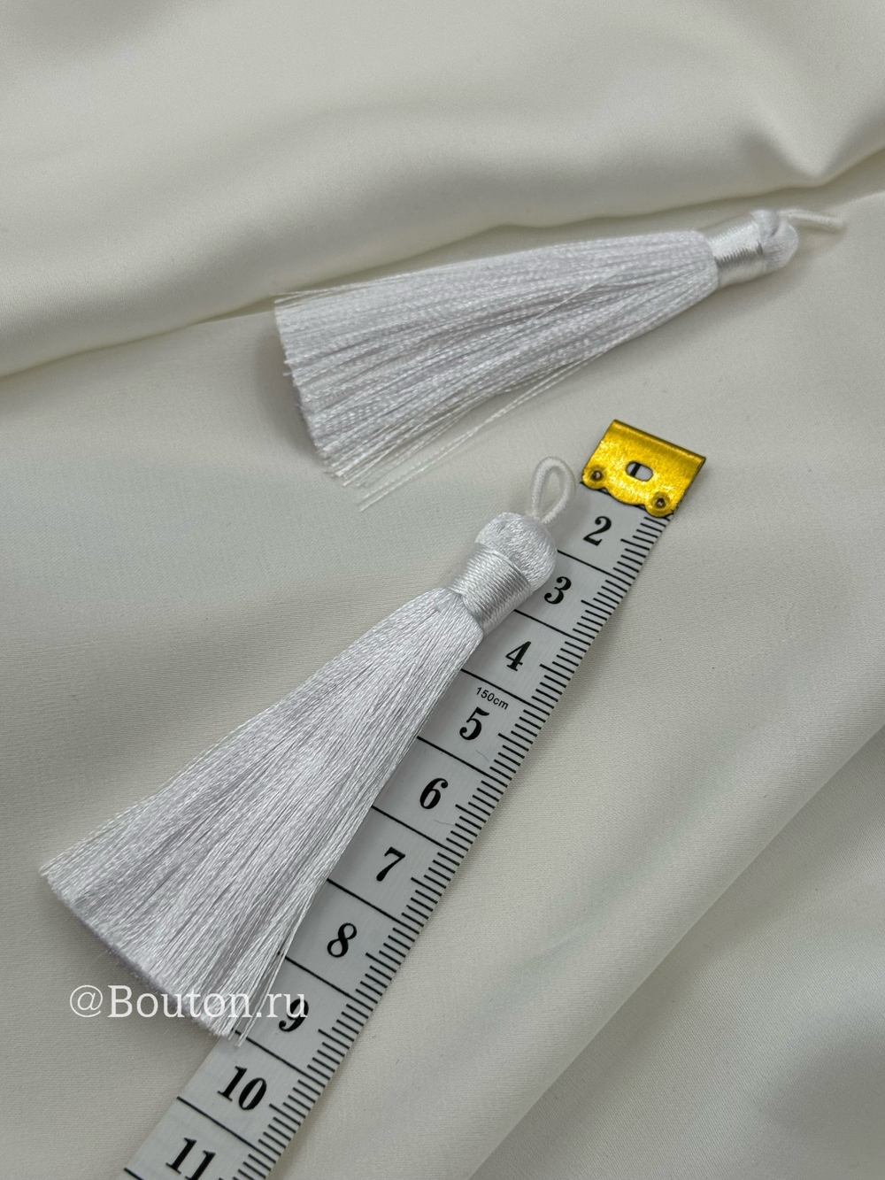 Кисточка для штор белая 8 см