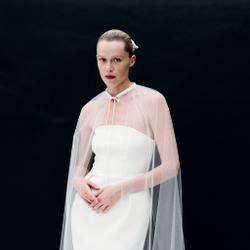 Кейп с длинными рукавами