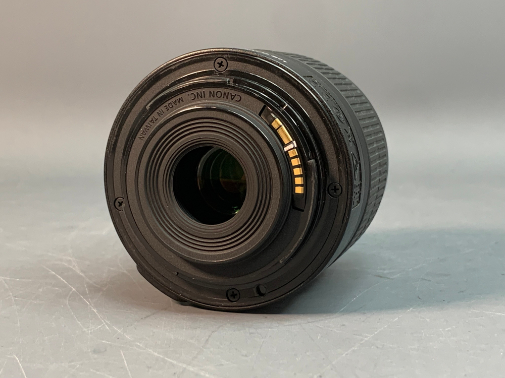 Canon 2000D Kit 18-55mm 3.5-5.6 III 5.500 кадров