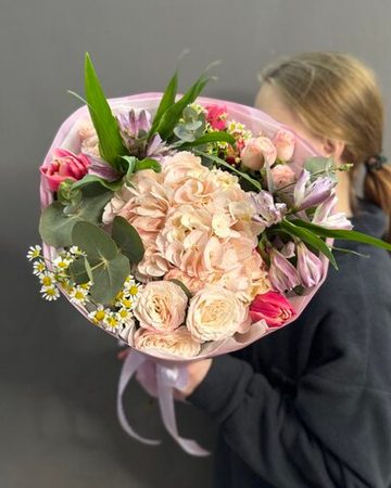 Авторский букет с гортензией