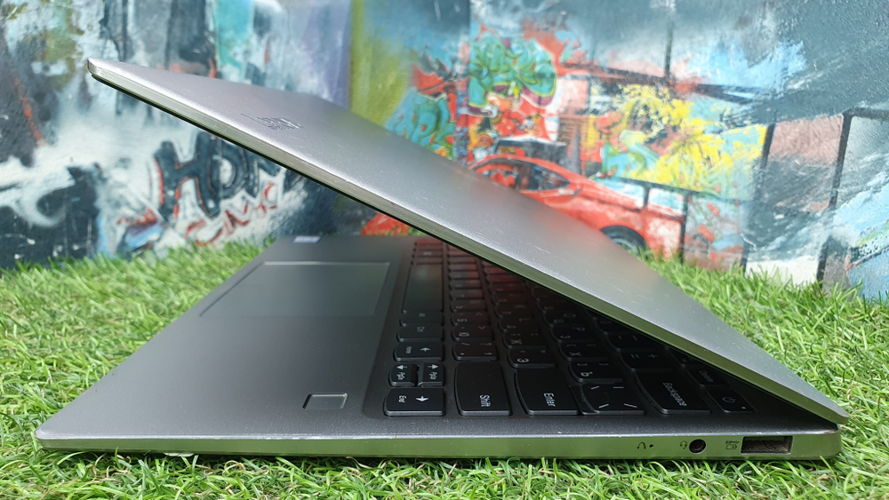 Ультрабук 13" Lenovo i7-8/8 Gb/FHD