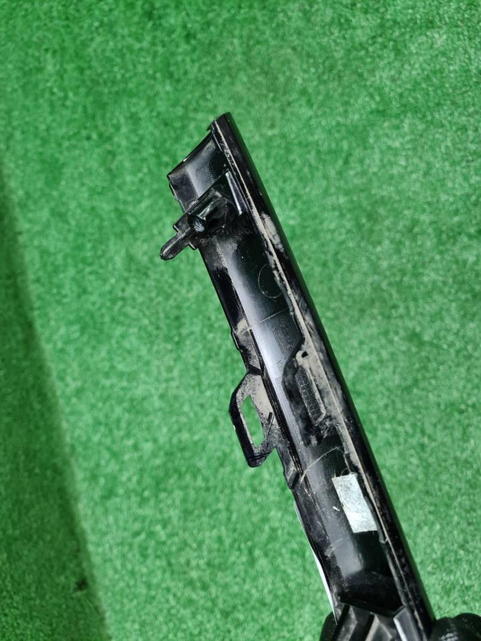 Молдинг переднего бампера правый Lixiang L9 22-нв