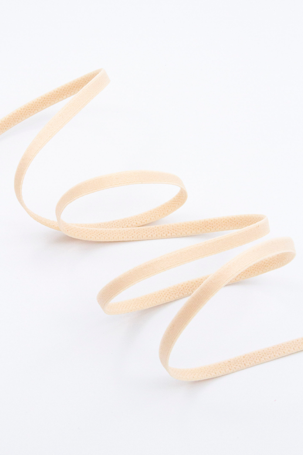 Резинка бретелечная узкая пион глянцевая 5 мм