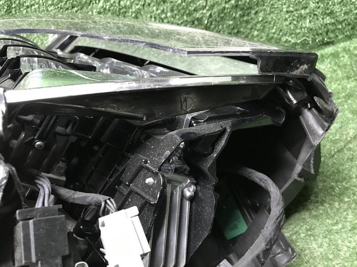 Битая Фара правая Cadillac Escalade 4 (14-20) LED