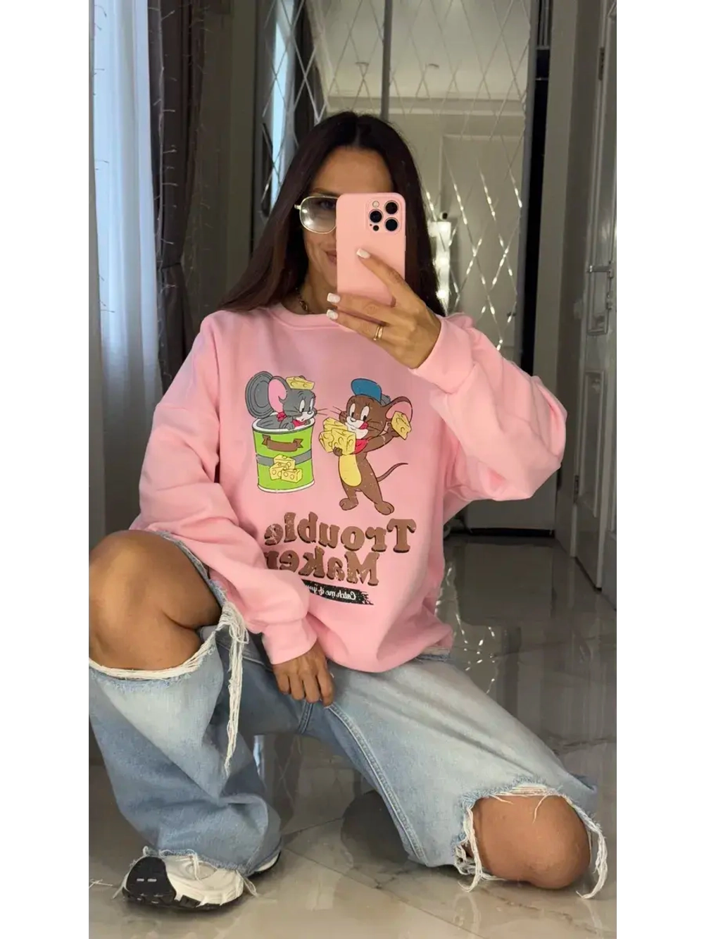 Свитшот женский с мультяшным принтом oversize