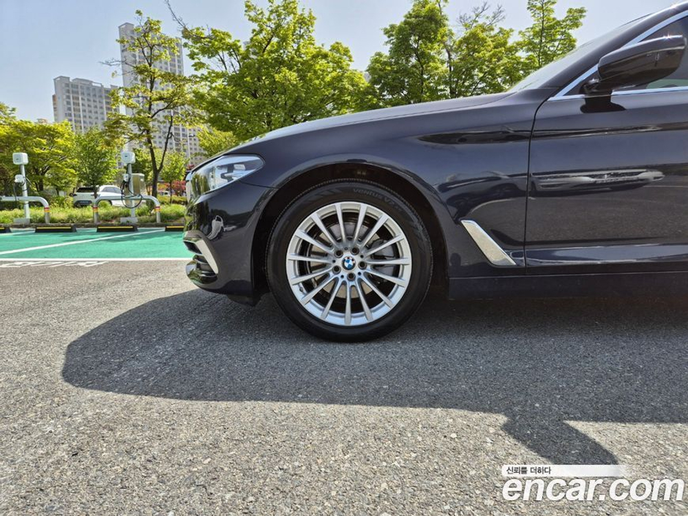 BMW 5 Series (G30) 520i Luxury (02.2020)