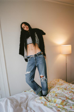 ZARA ПРЯМЫЕ ДЖИНСЫ TRF С ДЫРАМИ СРЕДНЕЙ ПОСАДКИ, ИНДИГО