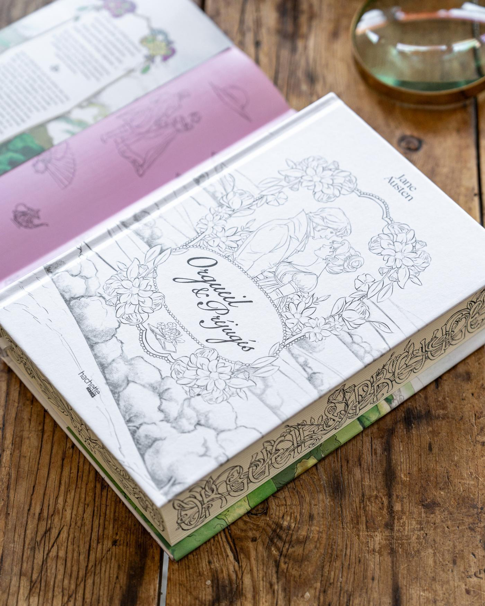 Hachette  раскраска по номерам  Orgueil & Préjugés - roman à colorier