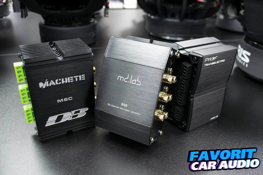 Штатная "голова" как быть, если хочешь добавить усилители? Простое решение - RCA преобразователи!