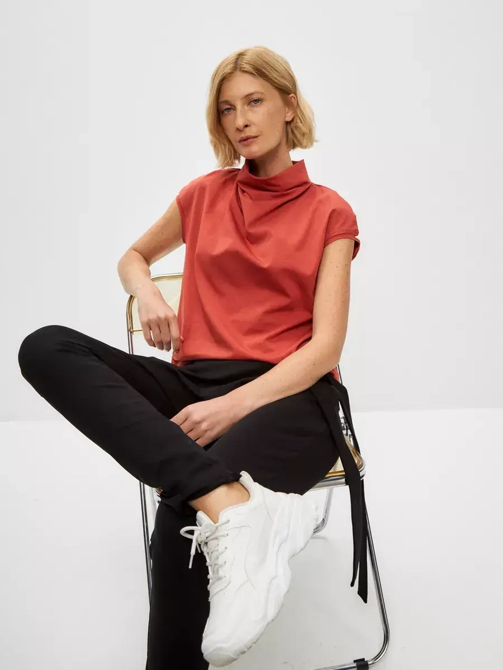 Футболка дизайнерская с цельнокроеным воротником