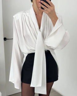 Блуза удлинённая с подплечниками и шарфом