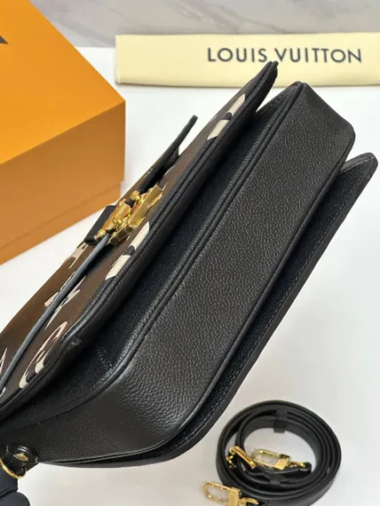 Сумка Louis Vuitton Pochette Metis черный