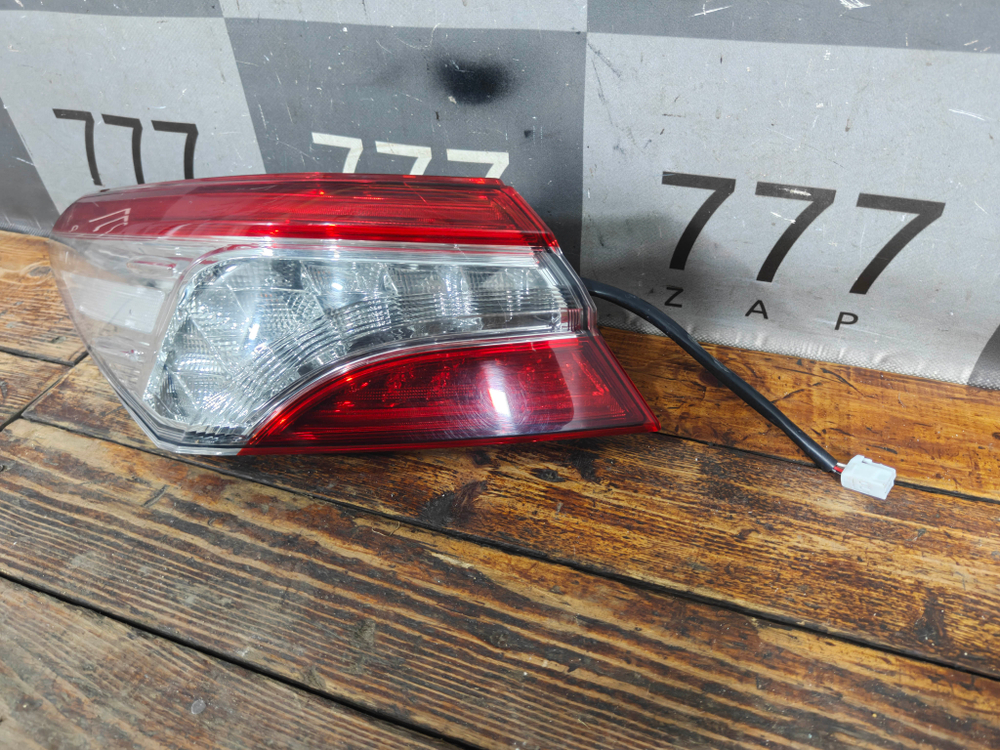 Фонарь задний левый Toyota Camry (XV70) 17-нв Б/У Оригинал 8156033690