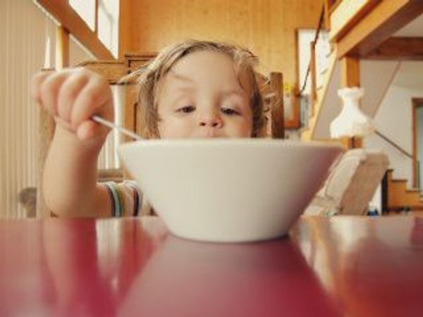 Ложечку за маму: формируем у ребенка полезные пищевые привычки