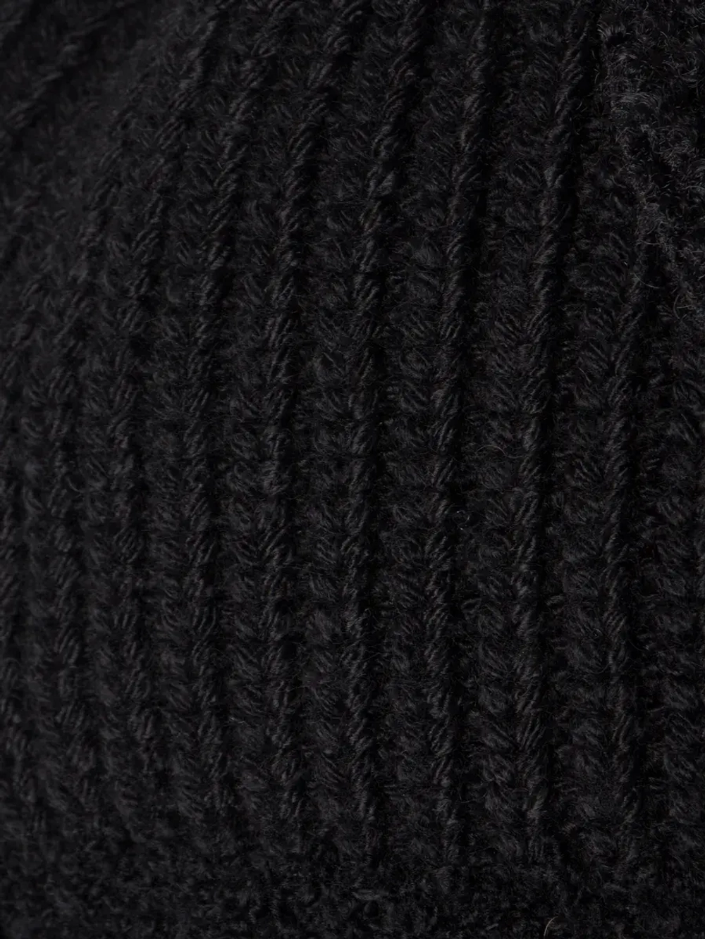 Черная шапка для девочки на осень