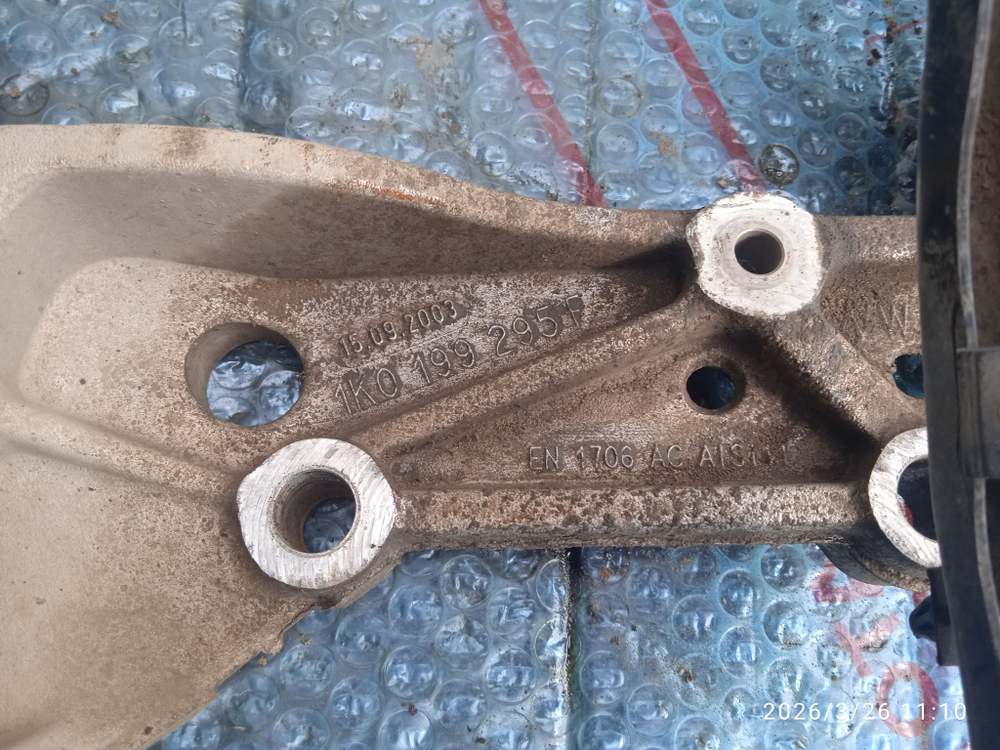 Кулак поворотный (кронштейн) левый Шкода Октавия А5 1.4 BUD Б/У