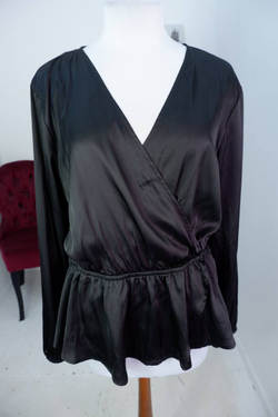 Блузка атласная на запАх, визуально 48 размер