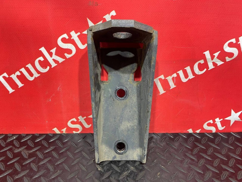 Кронштейн амортизатора переднего