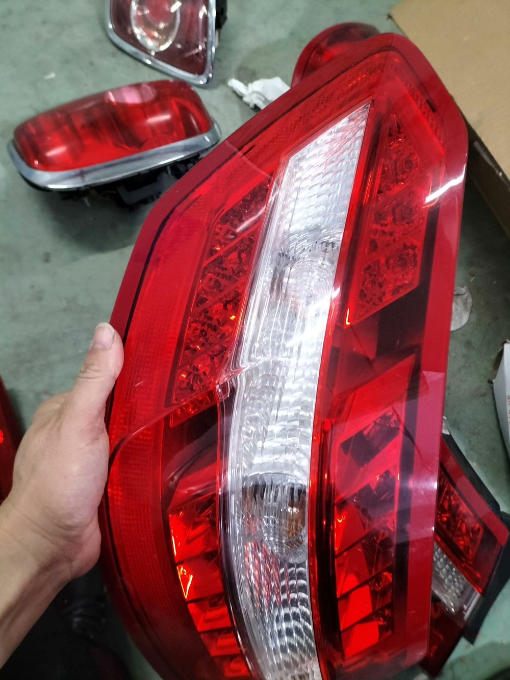 Задний фонарь (левый/правый) Mercedes-Benz E-Класс W212 E260 E300 E200 E320 E350 (2010-2013)