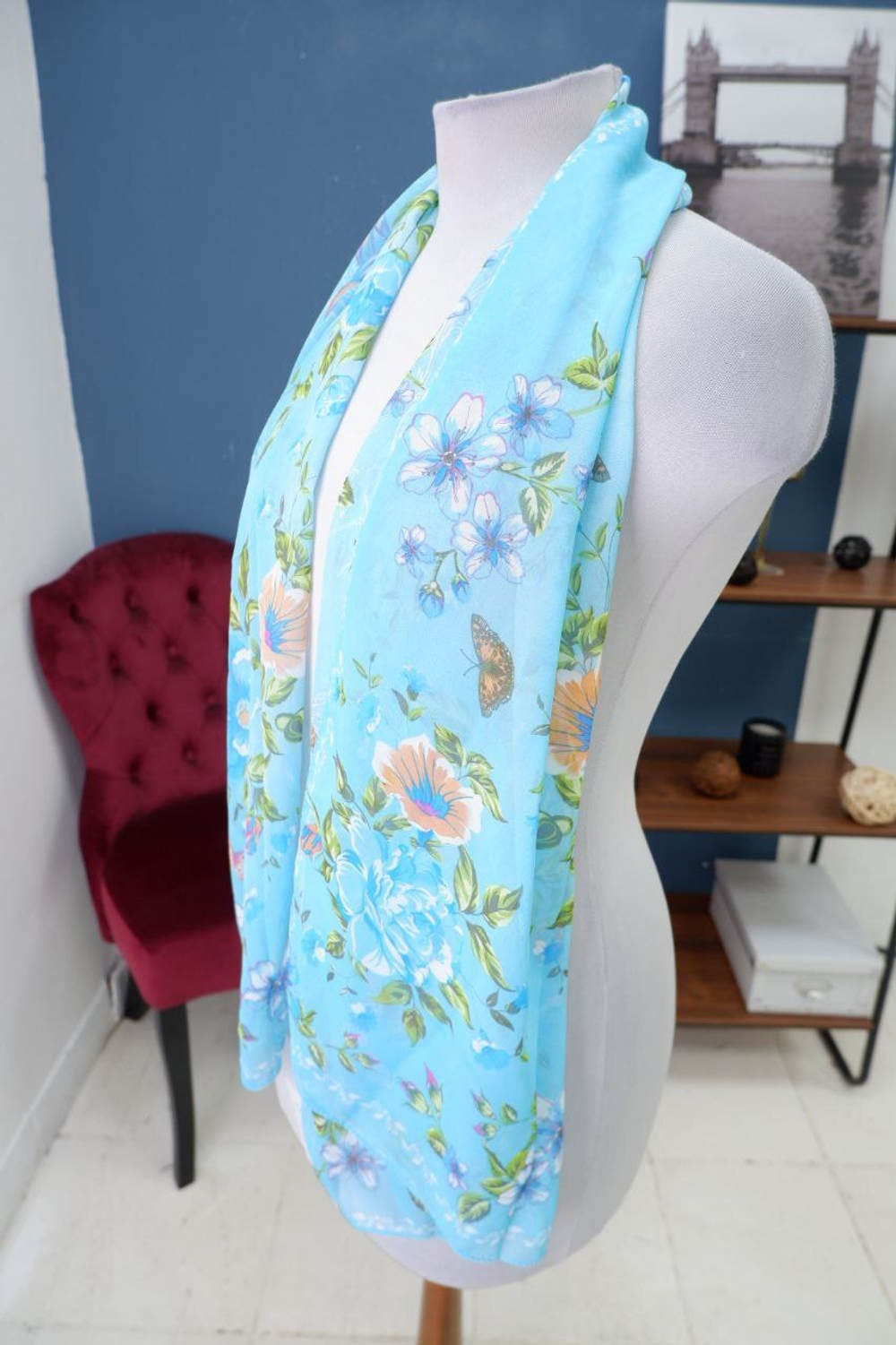 Шарф с красивой расцветкой