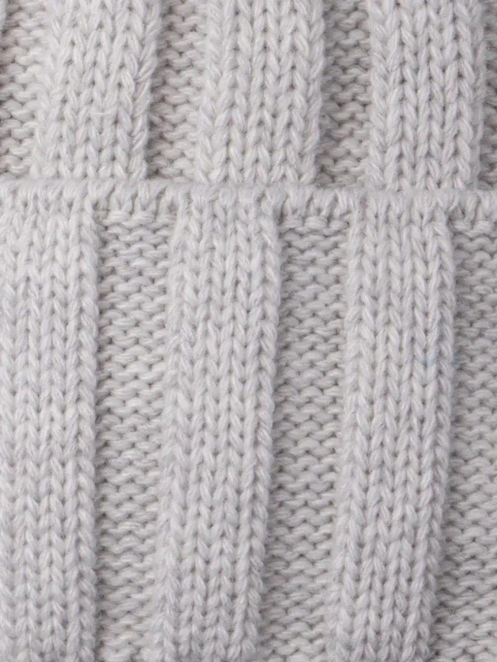 Шапка детская зимняя вязаная с помпоном