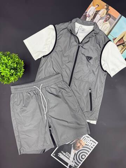 Прогулочный костюм Prada