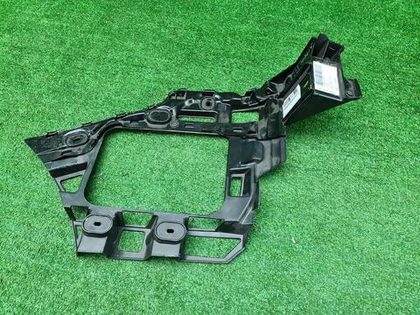 Кронштейн бампера правый VW Touareg 2 (2010-2018)