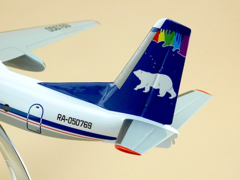 Модель самолета Ан-24 (М1:72, Полярные авиалинии)
