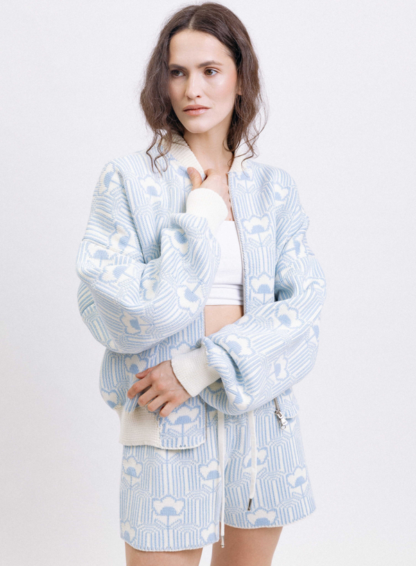 Бомбер с цветочным орнаментом