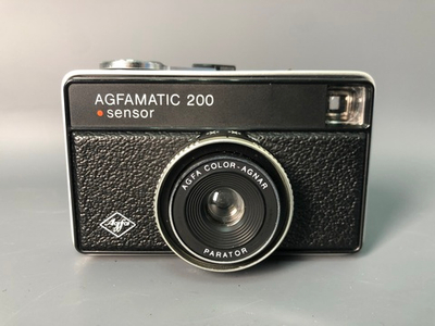 Agfamatic 200 Sensor + вспышка Philips MagicCube