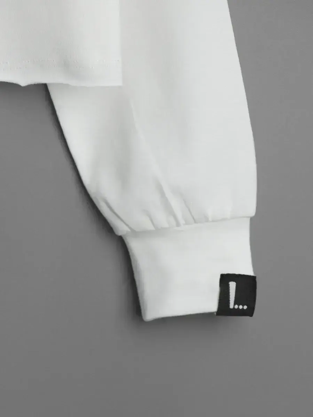 Лонгслив для девочки в школу ,молочный