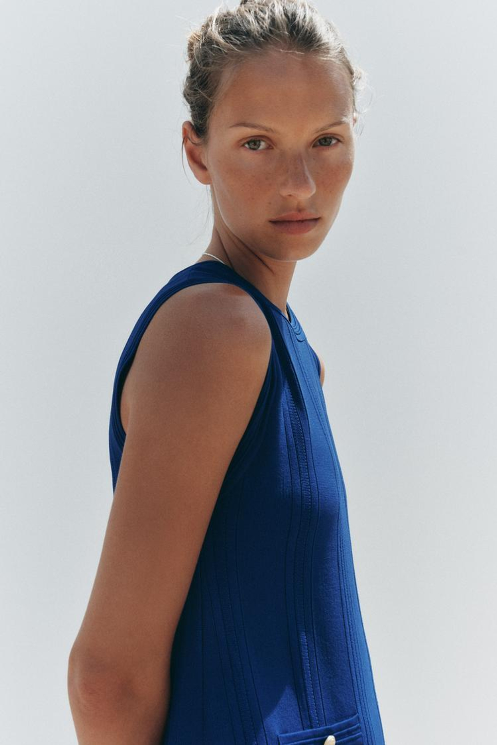 ZARA ТРИКОТАЖНОЕ ПЛАТЬЕ СО СКЛАДКАМИ, ЯРКО-СИНИЙ