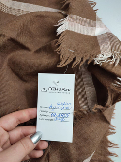 Косынка светлого оттенка