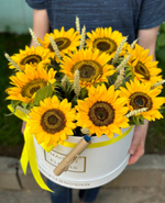 Подсолнухи в подарочной коробке "Maison des Fleurs"