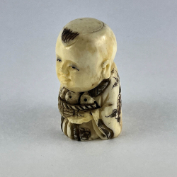 Статуэтка нэцкэ Ребенок Карако с рыбой