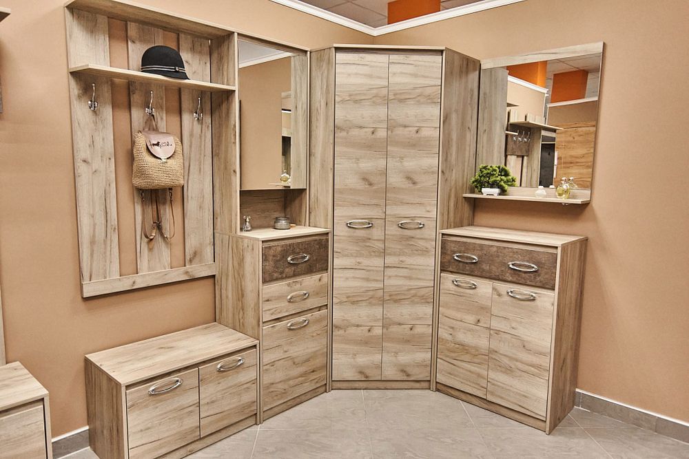 Дакота Тумба с зеркалом