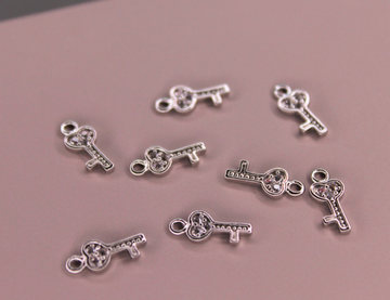 Подвеска ключик с камнями 12 мм