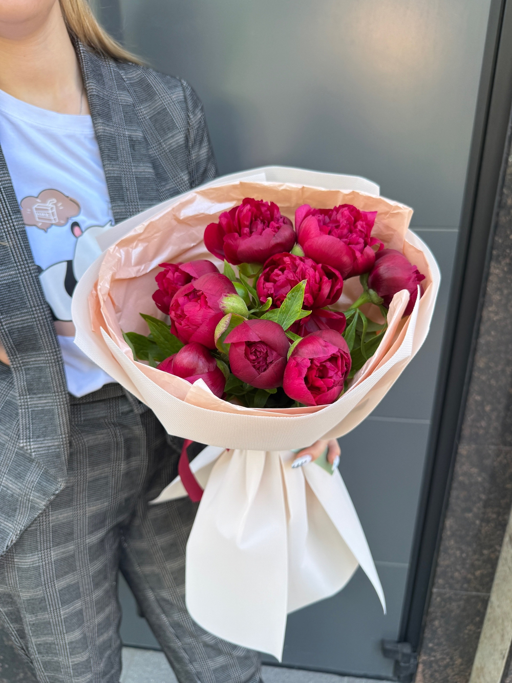 Красные пионы 35шт