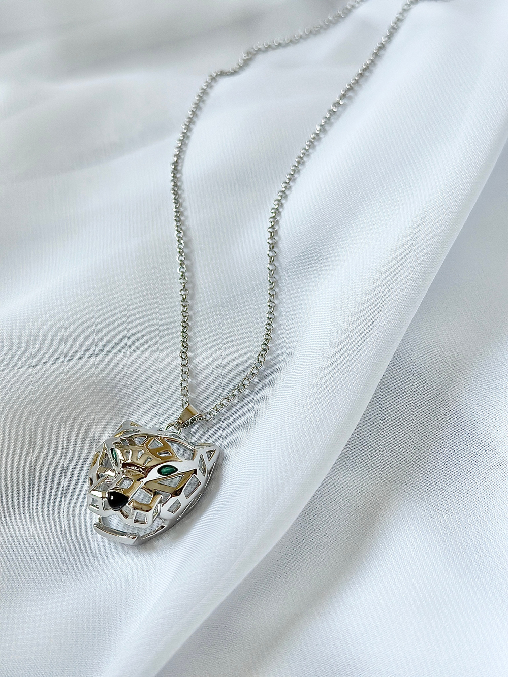 Кулон лео на цепочке, оттенок серебро. Регулировка длины.