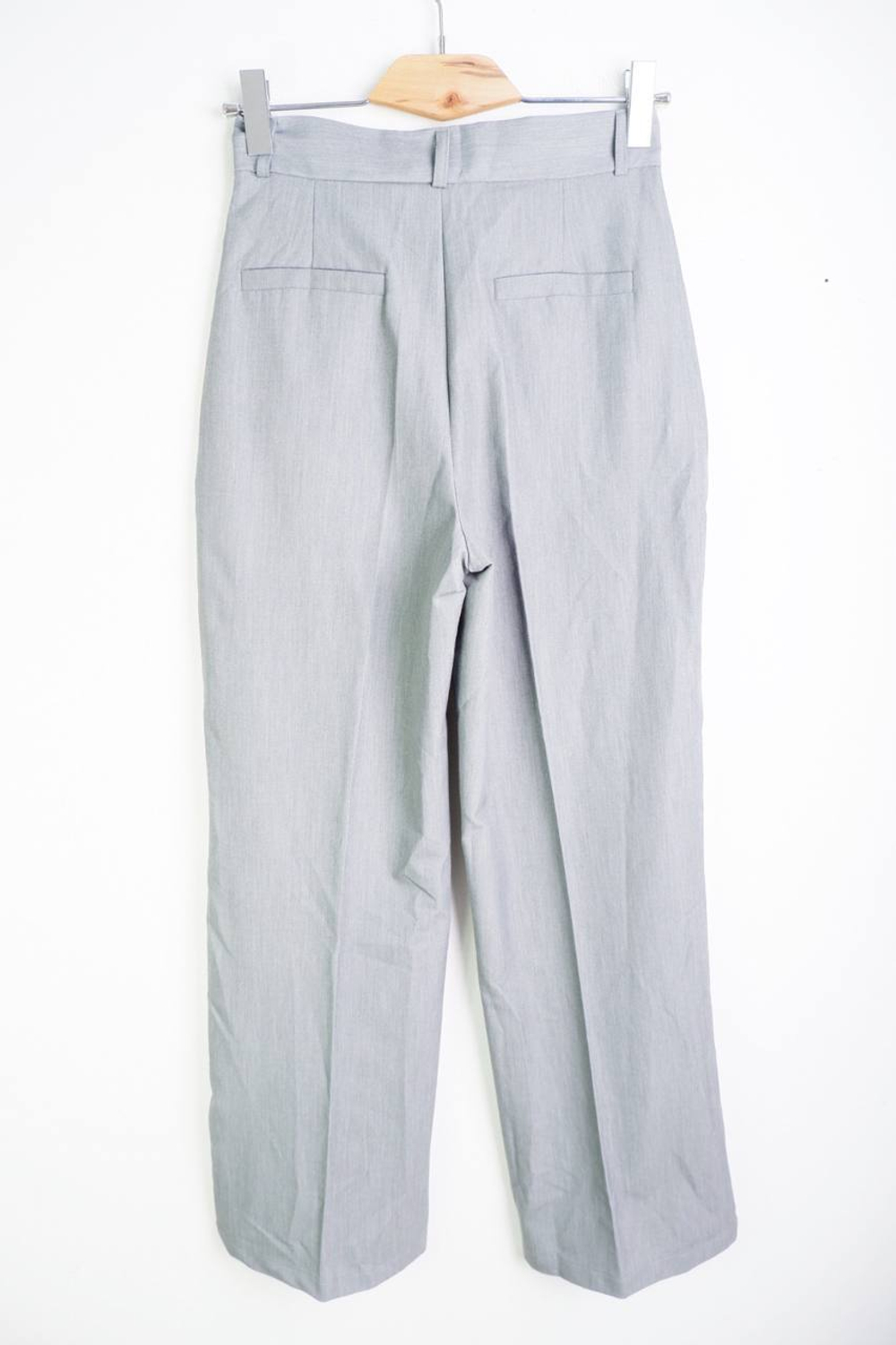 Брюки светло-серые, маркировка М, визуально на 46 размер